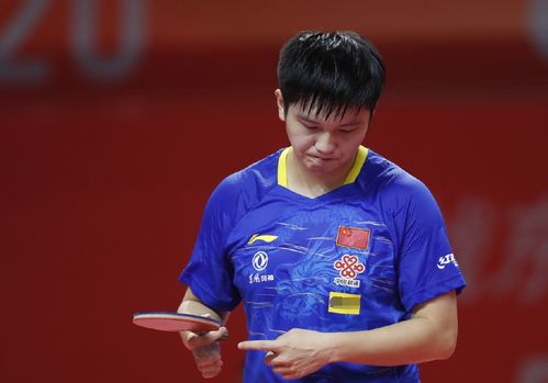 充满悬念的 充满悬念的